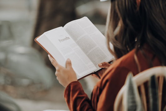 Ce beneficii ne oferă lectura?