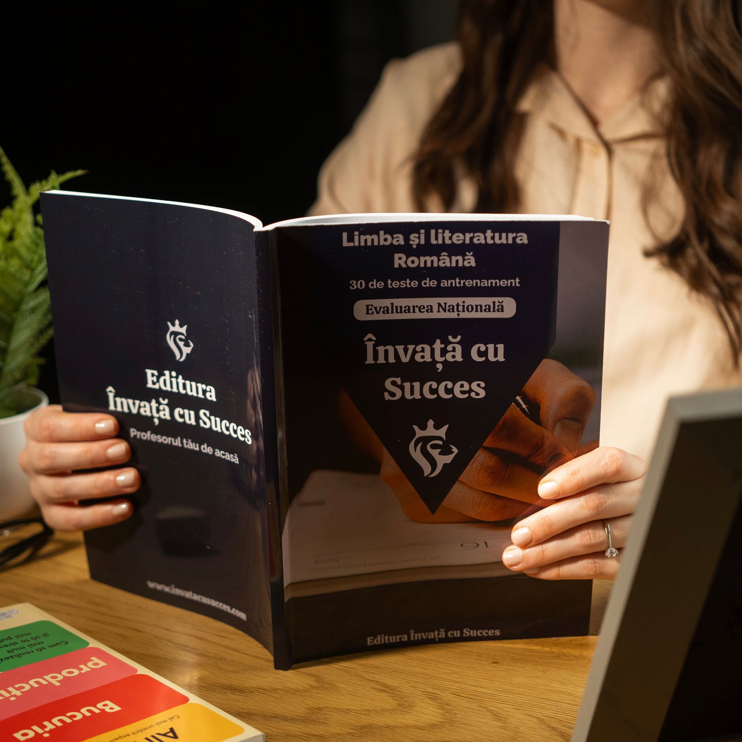 Carte cu 30 Teste de Antrenament pentru Evaluarea Națională la Limba și Literatura Română + Rezolvări
